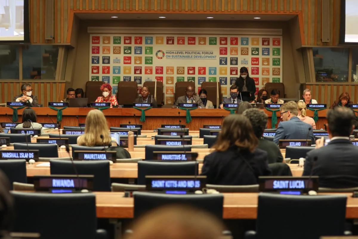 Civil society's official session at the United Nations. Civil society representatives are sitting on the podium infront of the plenary of decision-makers.